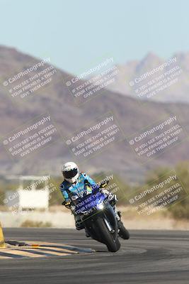 media/Oct-30-2025-Racers Edge (Thu) [[dabbdaf680]]/3-B Group/Session 2 (Turn 14)/